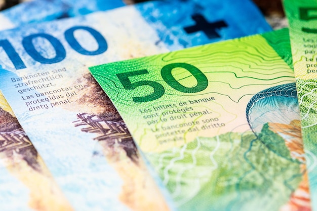 スイスの通貨膨張の危機に直面するスイス・フラン (CHF)