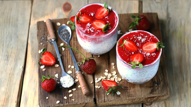 Chia kokos yoghurt met aardbeien Gezond eten with