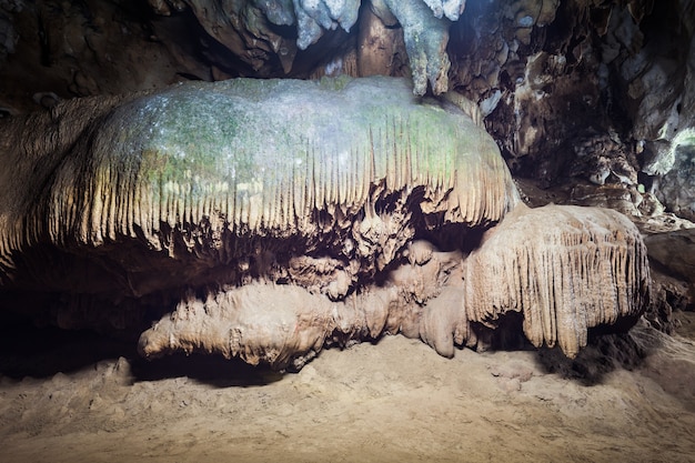 Foto grotta di chiang dao, provincia di chiang mai, thailandia settentrionale