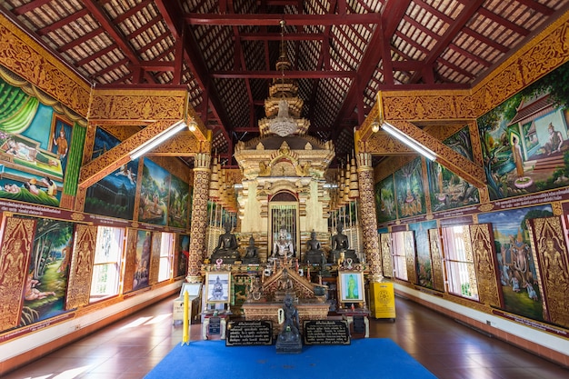 CHIANG MAI, THAILAND - 29 oktober 2014: Wat Chiang Man interieur. Het is een boeddhistische tempel in de oude stad Chiang Mai, Thailand.