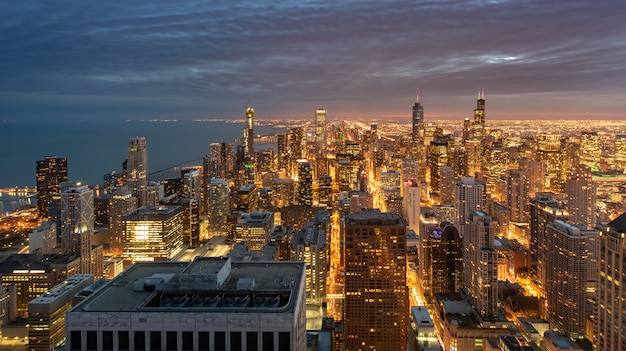 Foto paesaggio urbano di chicago di notte