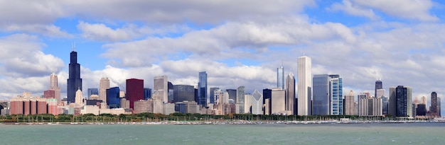 Photo chicago skyline over lake michigan