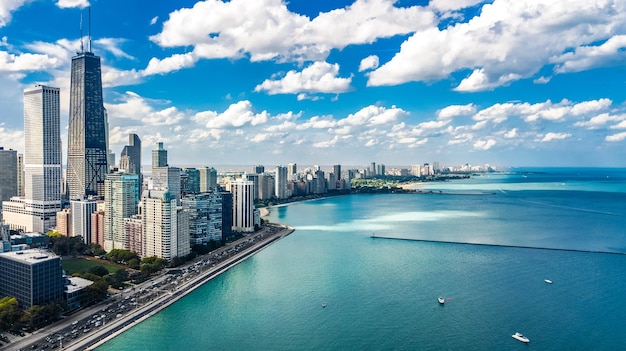 Chicago skyline luchtfoto drone uitzicht van bovenaf, stad Chicago downtown wolkenkrabbers en Lake Michigan