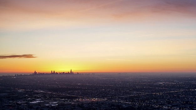 Foto chicago skyline zonsopgang met lake michigan