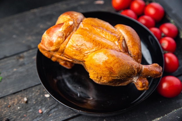 鶏肉焼き揚げお祝いイースターテーブル燻製鶏肉全体新鮮な休日の食事食品ダイエット