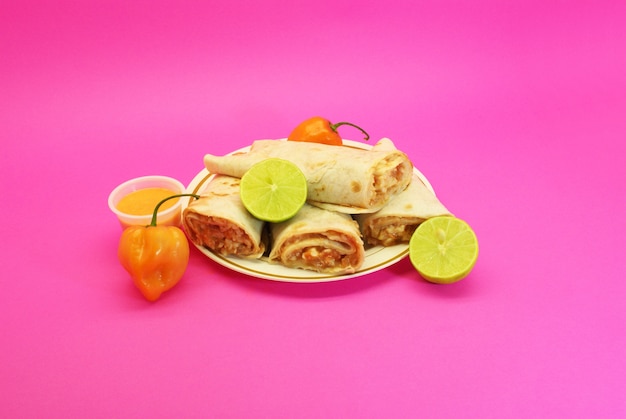 Foto burritos di pollo, cile