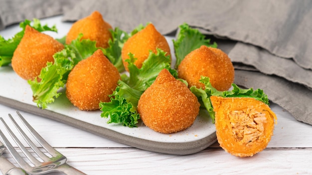 Бразильские закуски из курицы coxinha