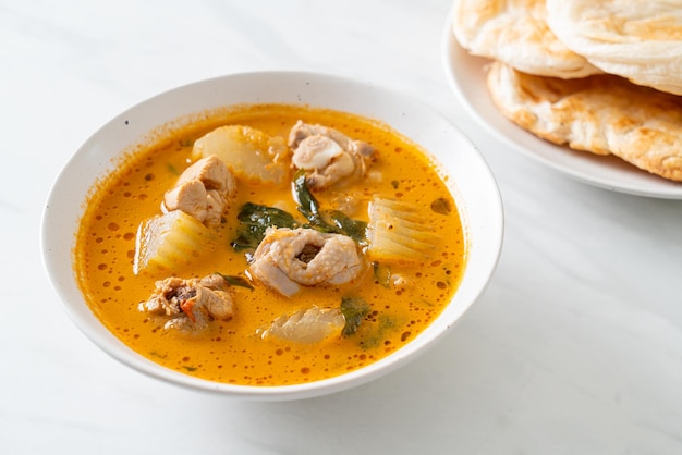 Chicken curry soup with roti