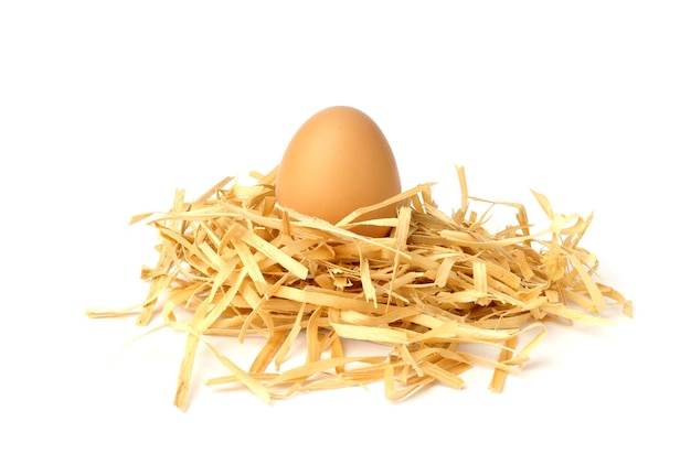 흰색 절연 둥지에 닭고기 달걀입니다.