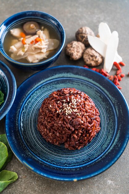 chicken and herb soup, chinese kale with berry rice