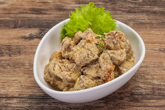 Chicken liver with cream and dry tomatoes