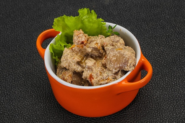 Chicken liver with cream and dry tomatoes