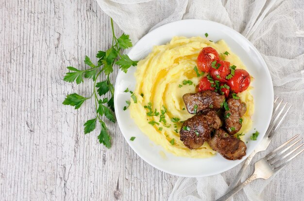 Chicken liver with vegetables