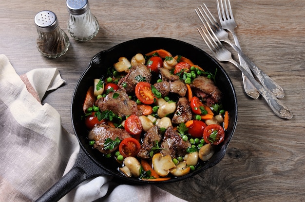 Chicken liver with vegetables