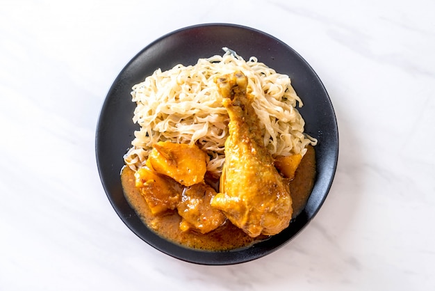 Chicken Massaman Curry Paste with Noodle