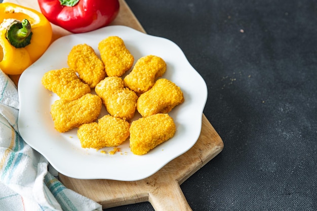 チキンナゲット揚げた家禽肉新鮮な食事食品スナックテーブル上のコピースペース食品