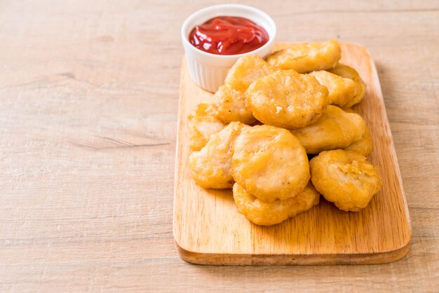 Chicken nuggets with sauce