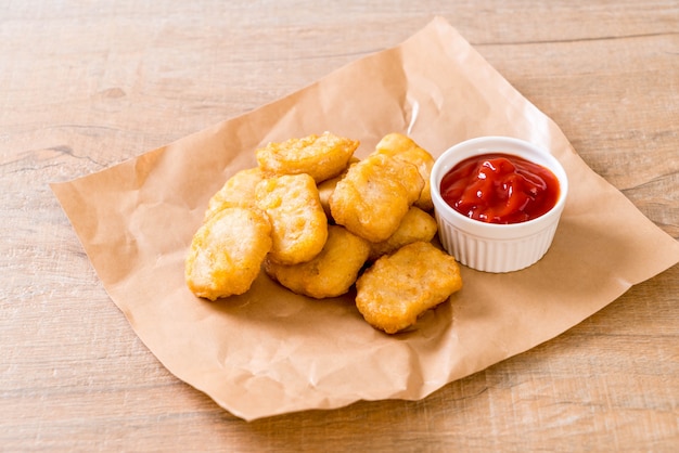 Chicken nuggets with sauce