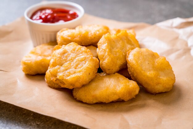 Chicken nuggets with sauce