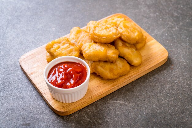 Chicken nuggets with sauce