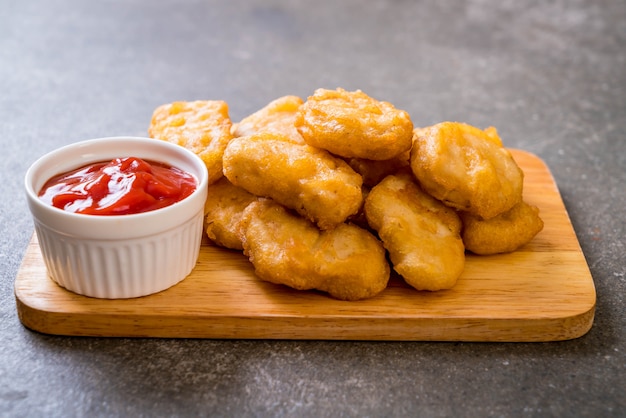 Куриные самородки с соусом
