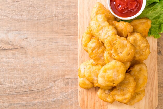 Chicken nuggets with sauce