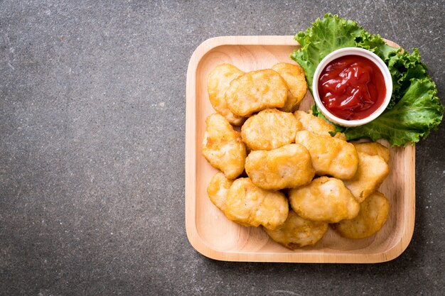 Chicken nuggets with sauce