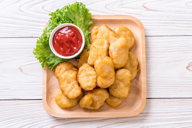 Chicken nuggets with sauce