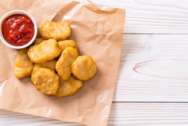 Chicken nuggets with sauce