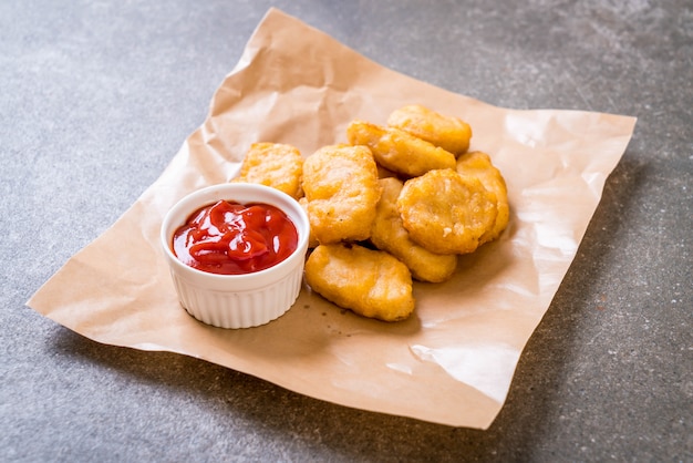 Chicken nuggets with sauce