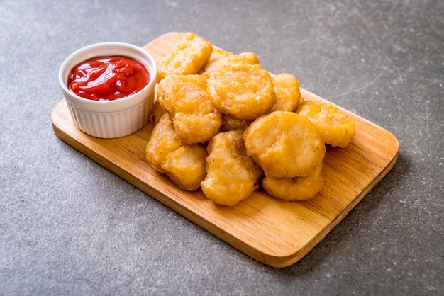 Chicken nuggets with sauce