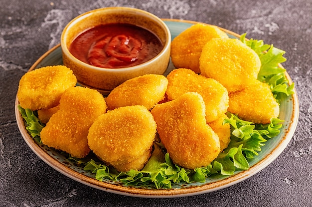 Chicken nuggets with tomato sauce