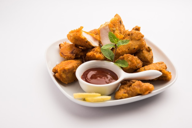 Chicken Pakora or pakoda or fritters is a popular Indian snack in which boneless chicken pieces are marinated and then coated with a mixture of besan, rice flour, cornflour, and egg