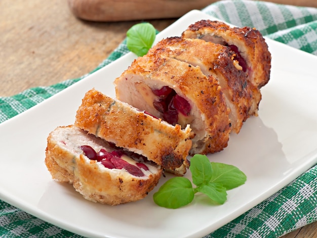 Chicken rolls with cranberries, cheese and honey