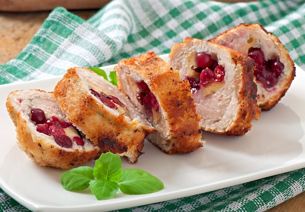 Chicken rolls with cranberries, cheese and honey