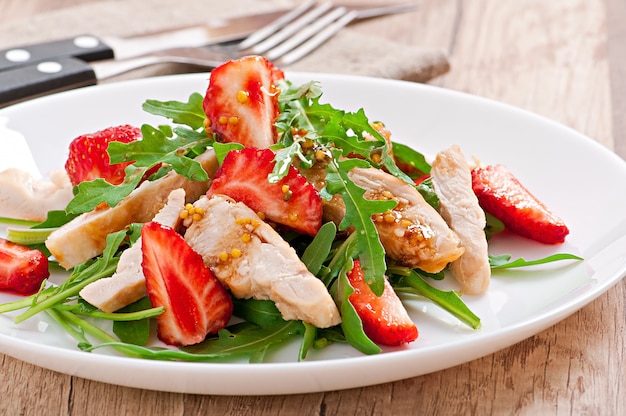 Chicken salad with arugula and strawberries