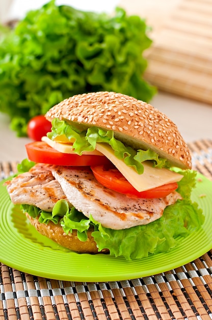 Chicken sandwich with salad and tomato