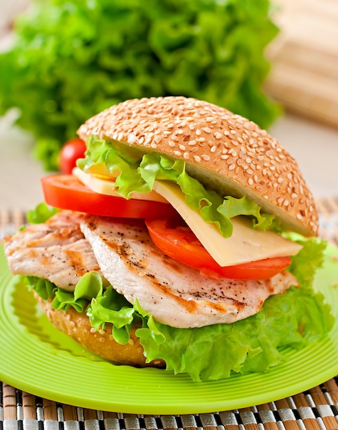Chicken sandwich with salad and tomato