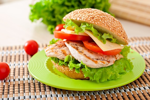 Chicken sandwich with salad and tomato