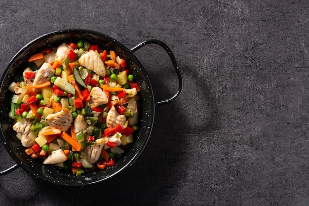 Pollo saltato in padella e verdure