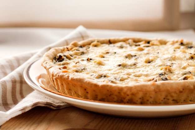 Chicken tart with mushrooms and cheese