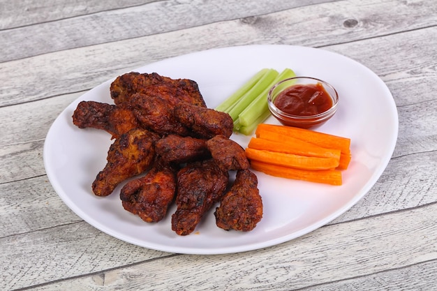 Chicken wings bbq met bleekselderij en wortel