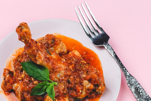 Foto pollo con salsa di pomodoro