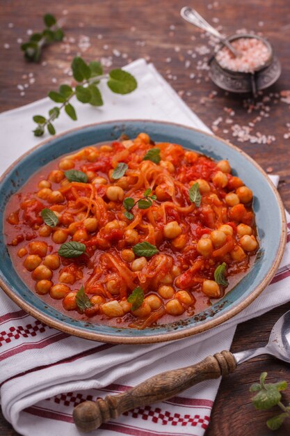  Chickpeas with tomatoes