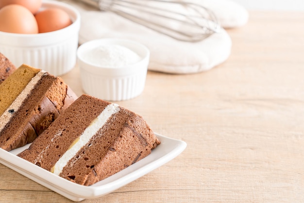 chiffon cake op tafel