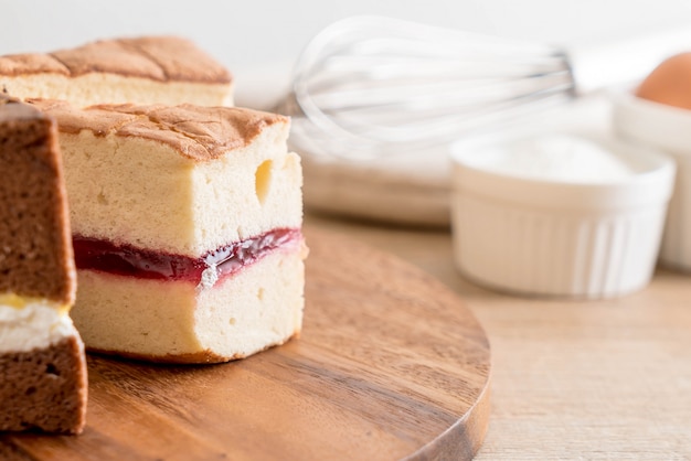 chiffon cake op tafel