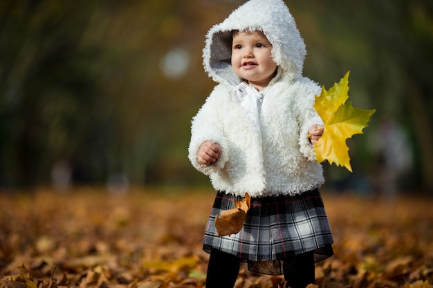 Autunno bambino neonato cute giovane