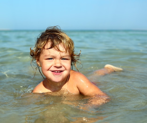 Premium photo child bathing in sea on beach