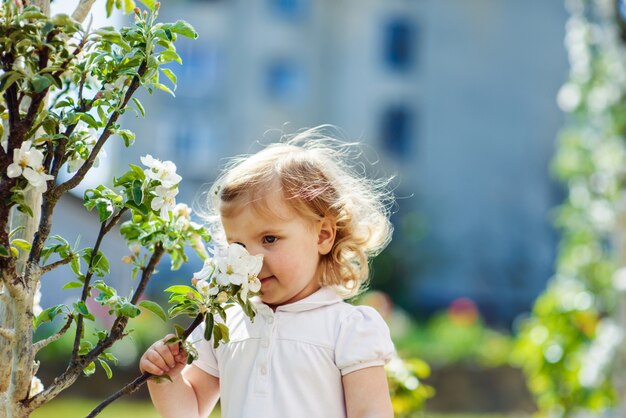 Child at the blossom trees