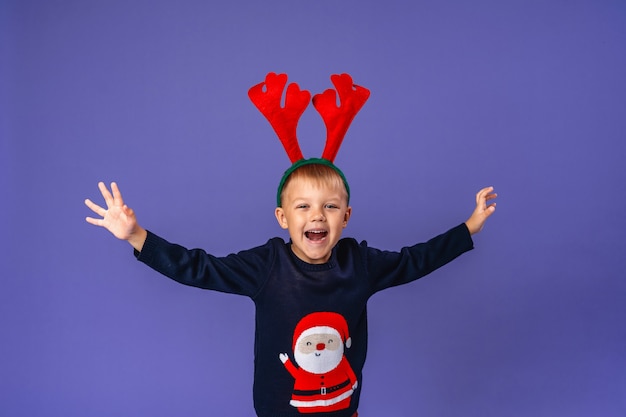 Photo child boy with open mouth